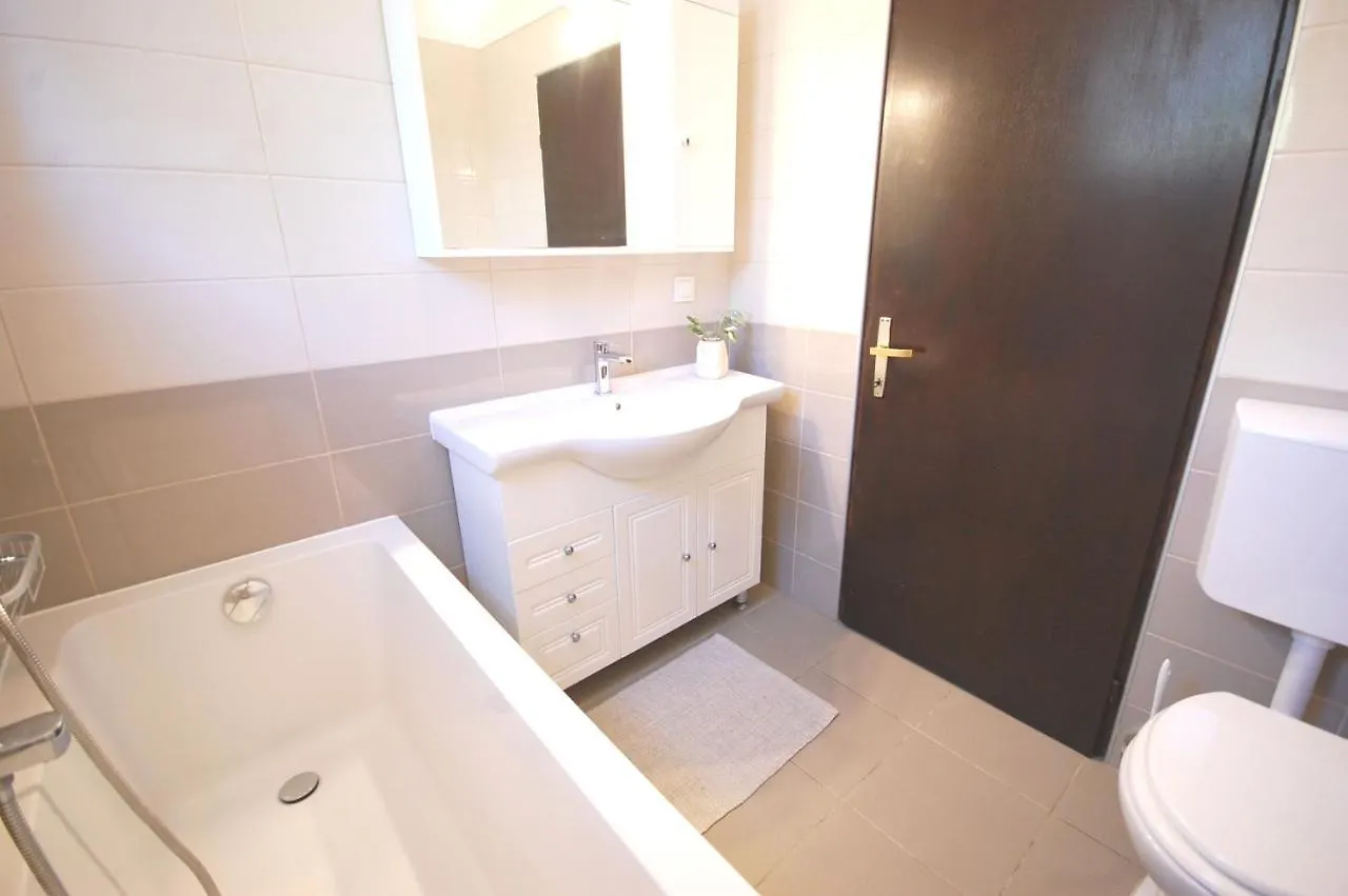 Apartment Margareta By El-Pi Tours Njivice 0*,  Chorvatsko