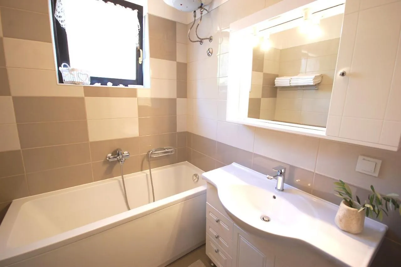 Apartment Margareta By El-Pi Tours Njivice