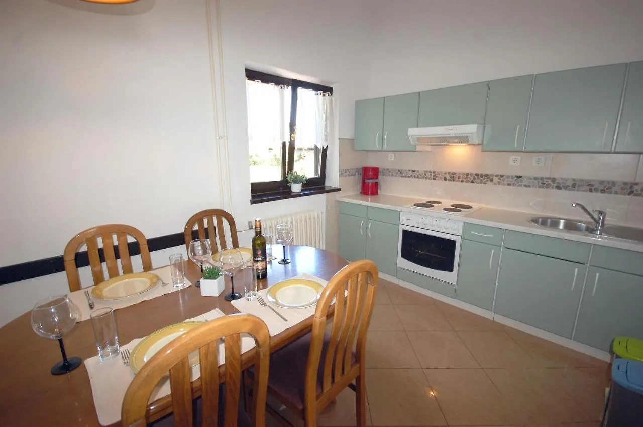 Apartment Margareta By El-Pi Tours Njivice
